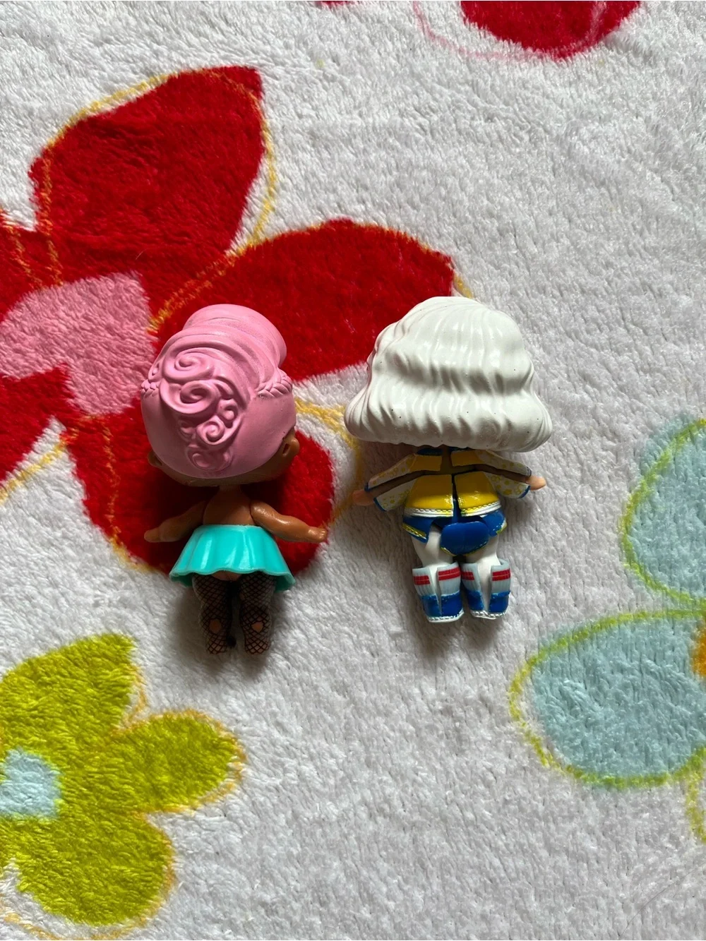 L.O.L. Surprise! Dolls pair
